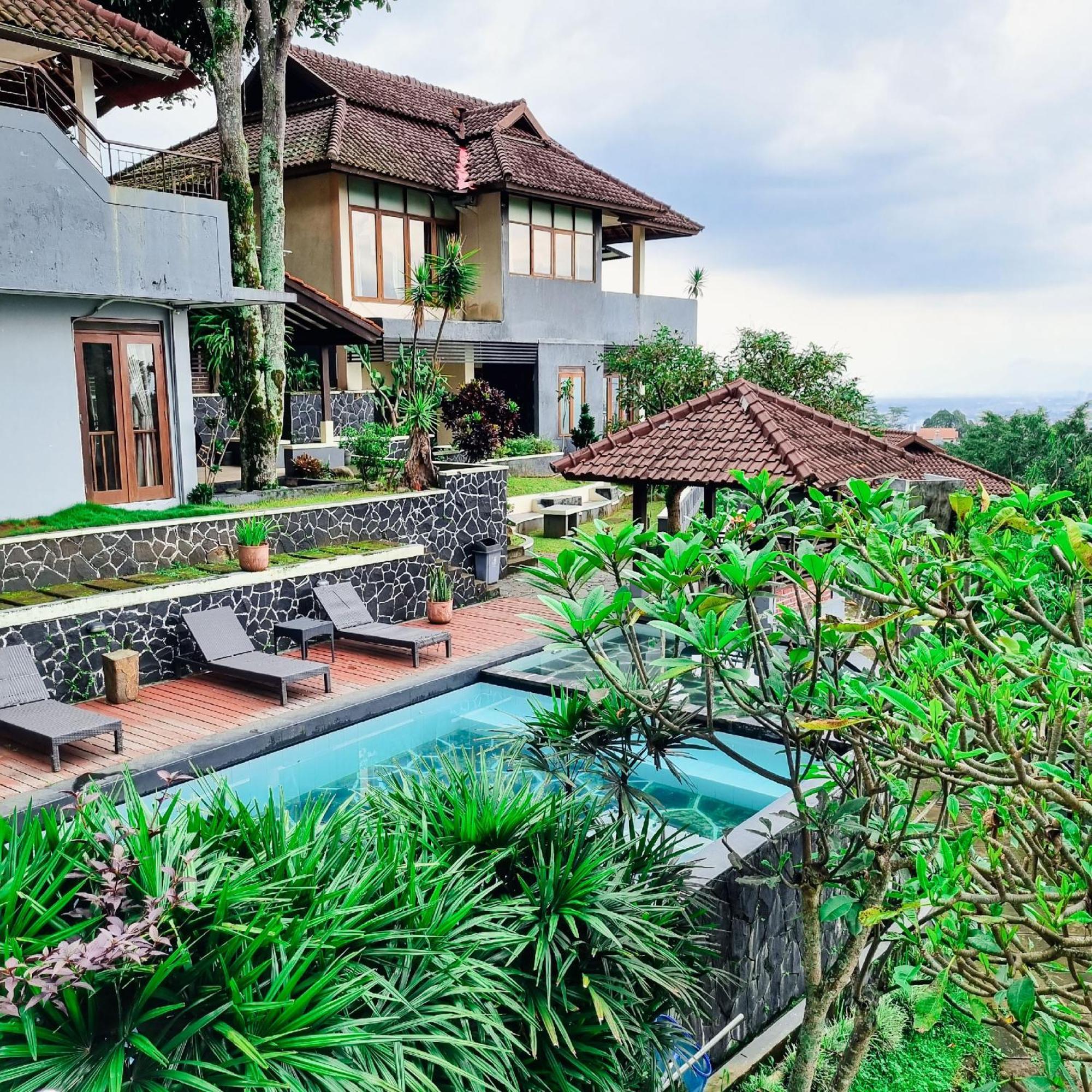 Hotel Dago Highland 3*